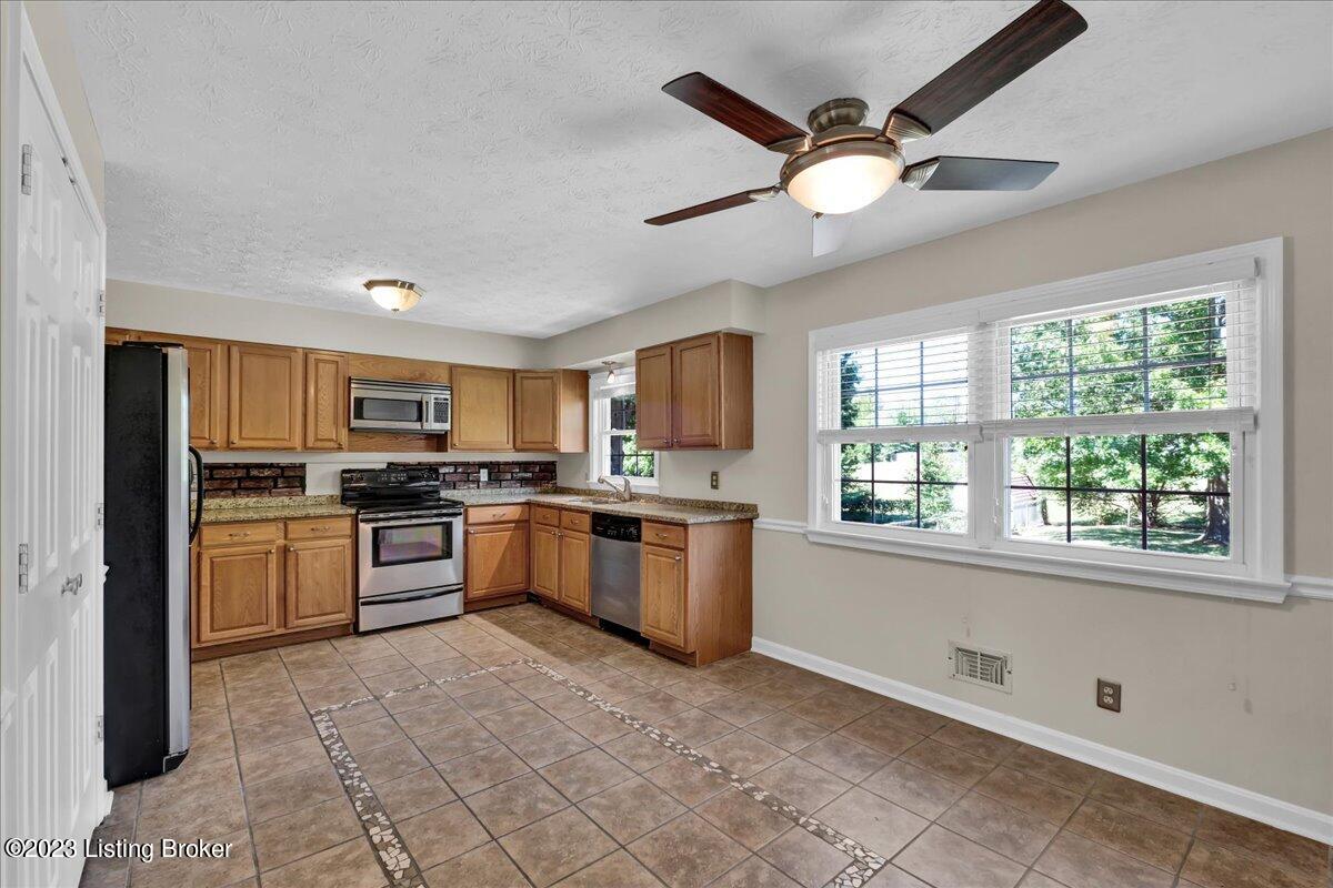 10305 St Rene Road Louisville, KY 40299 - Photo 8 of 37 11-10305 St Rene Rd-111