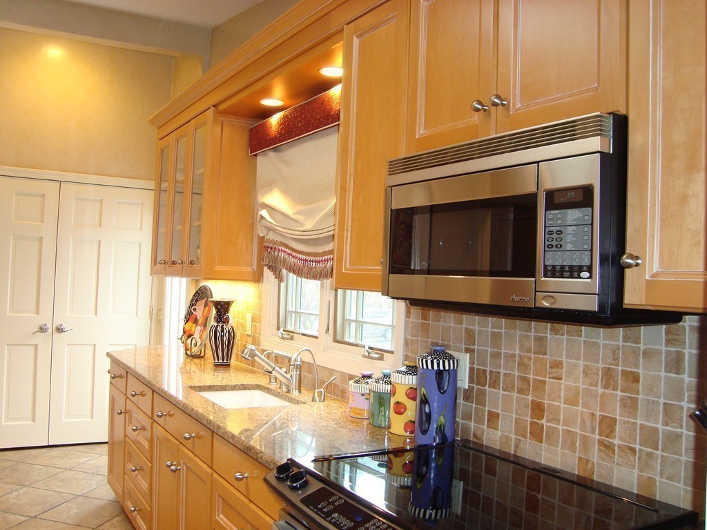 54 Bellevue Road Swampscott, MA 01907 - Photo 8 of 30 Gallery Image 8