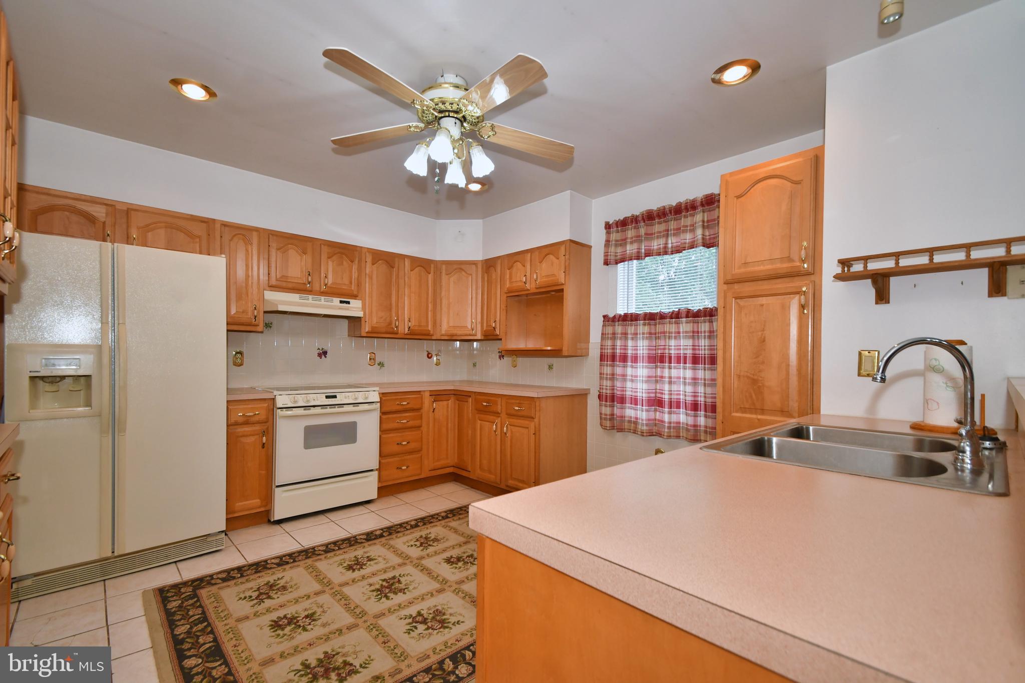 8103 Dogwood Road Baltimore, MD 21219 - Photo 5 of 33