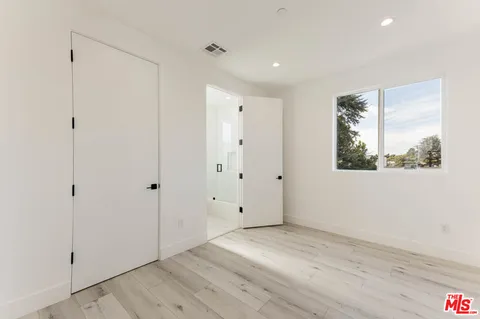 $3,208 | 1238 1/2 North Beachwood Drive, Los Angeles, CA 90038