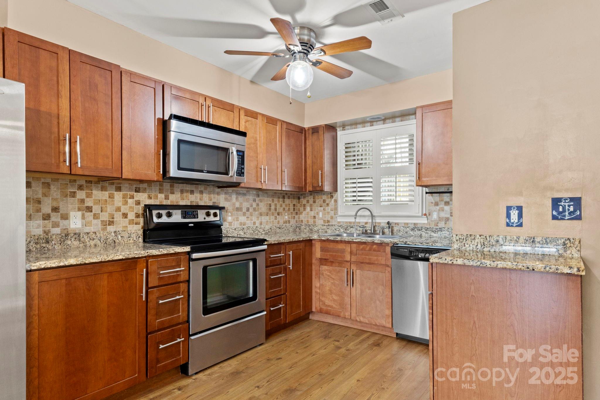 9801 Emerald Point Drive, Unit 2 Charlotte, NC 28278 - Photo 6 of 29 Gallery Image 6