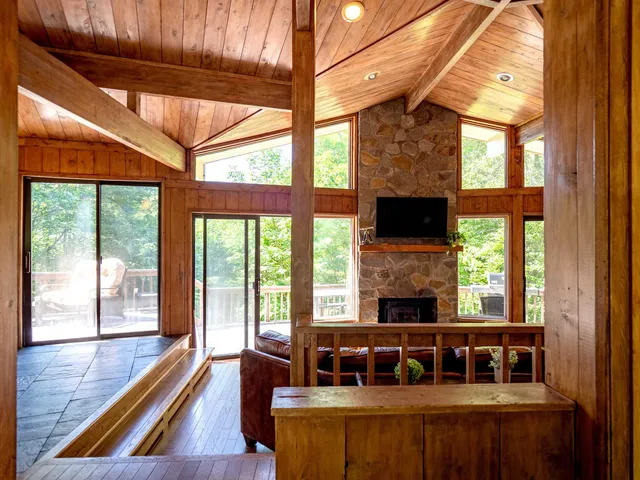 $699,000 | 166 Robbins Hill Lane, Hartford, VT 05059