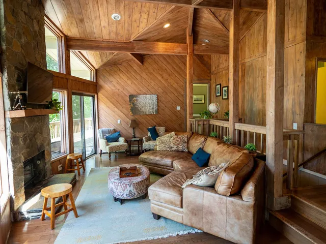 $699,000 | 166 Robbins Hill Lane, Hartford, VT 05059