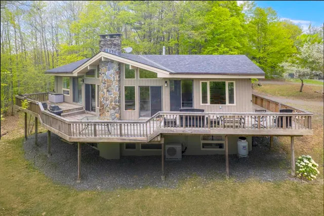 $699,000 | 166 Robbins Hill Lane, Hartford, VT 05059