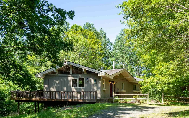 $699,000 | 166 Robbins Hill Lane, Hartford, VT 05059