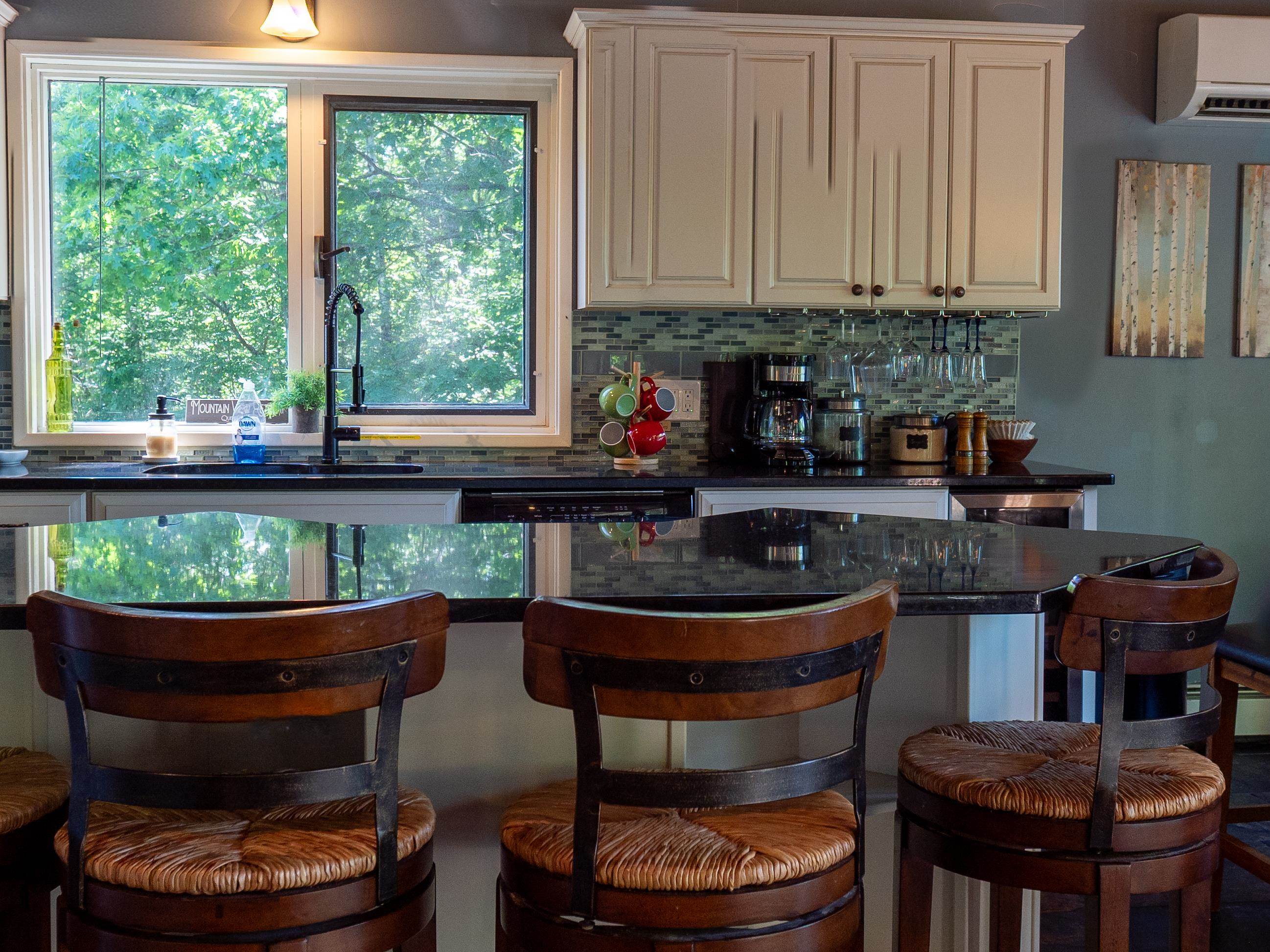 166 Robbins Hill Lane Hartford, VT 05059 - Photo 6 of 39