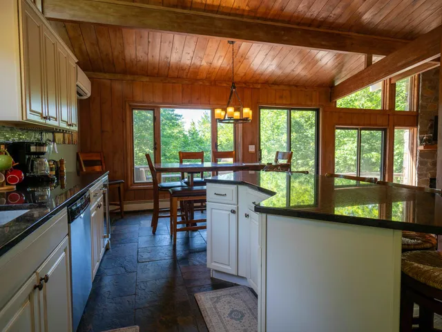 $699,000 | 166 Robbins Hill Lane, Hartford, VT 05059