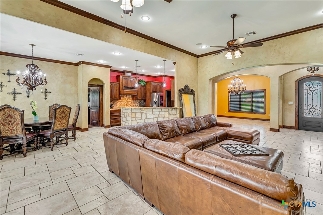121 Spring Ridge Drive Victoria, TX 77904 - Photo 8 of 48 Main Living Room