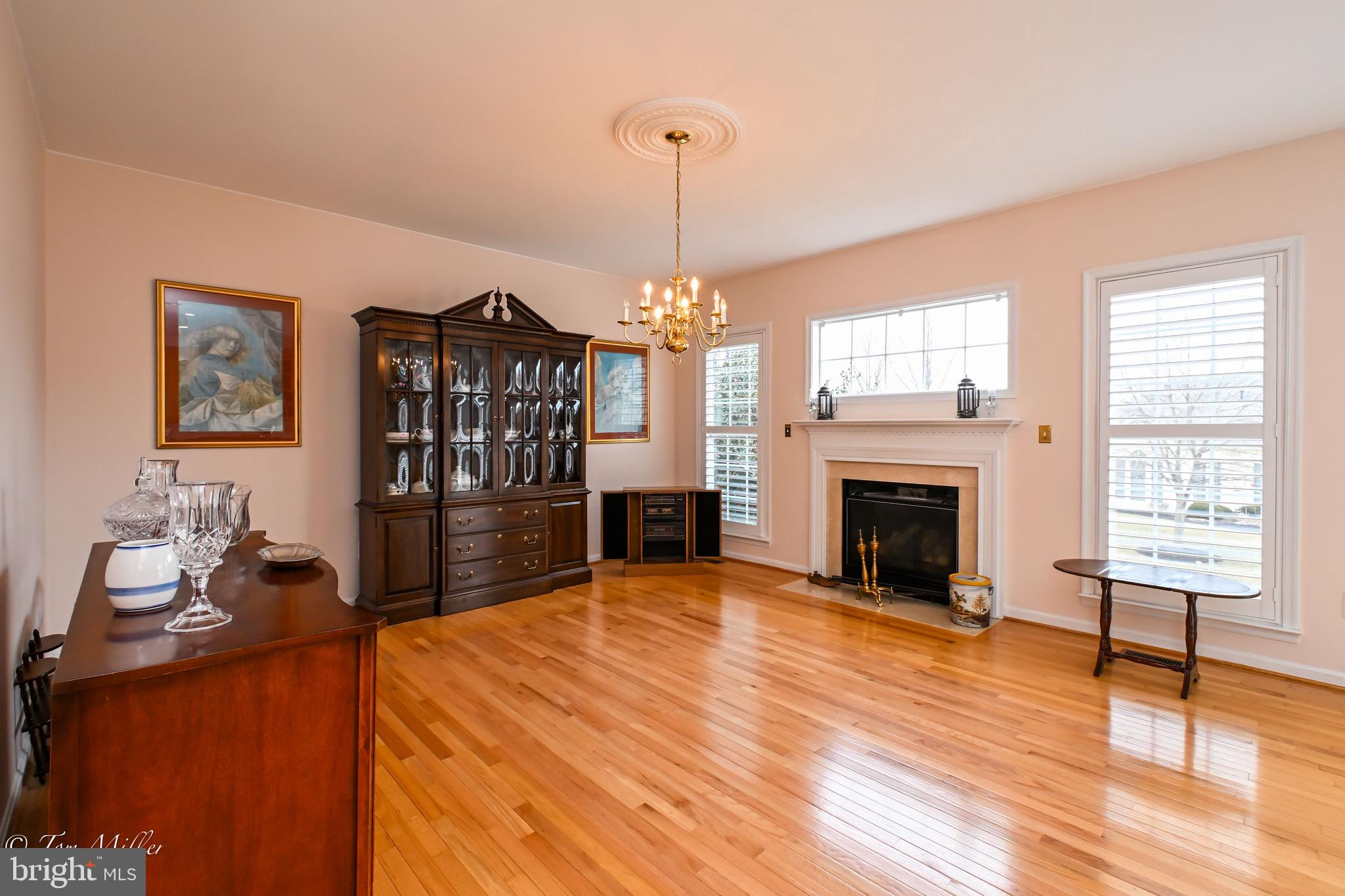 405 High Earls Road Westminster, MD 21158 - Photo 19 of 71 FR/DR, Hard wood,gas fireplace