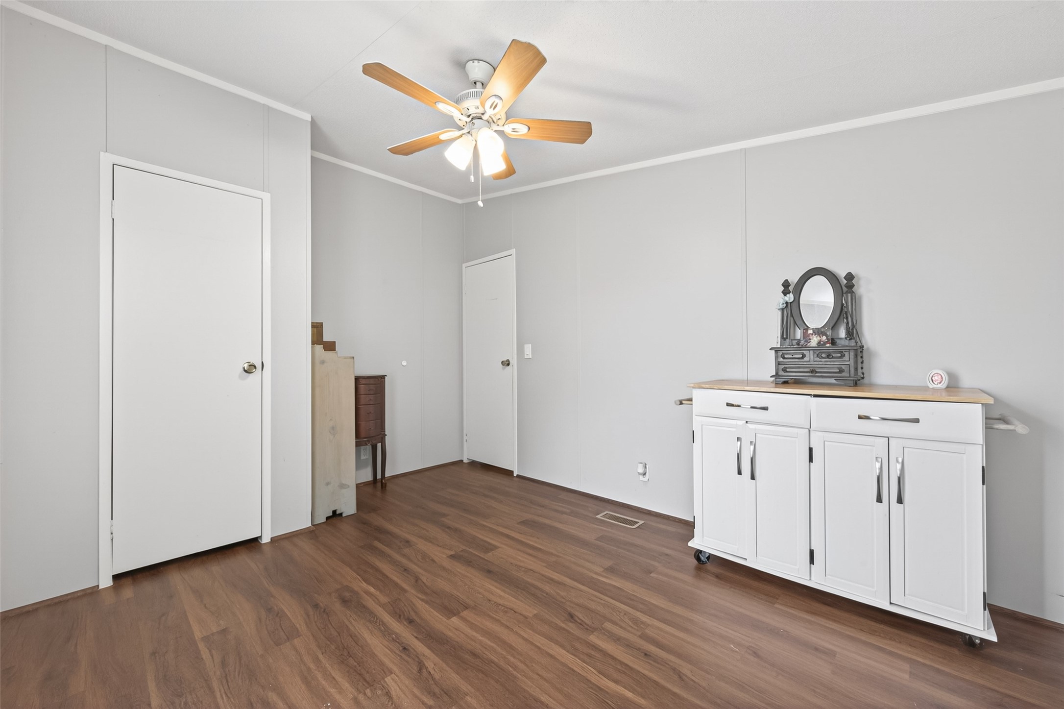 16572 River Ranch Drive Conroe, TX 77302 - Photo 11 of 18 an entryway with wooden floor