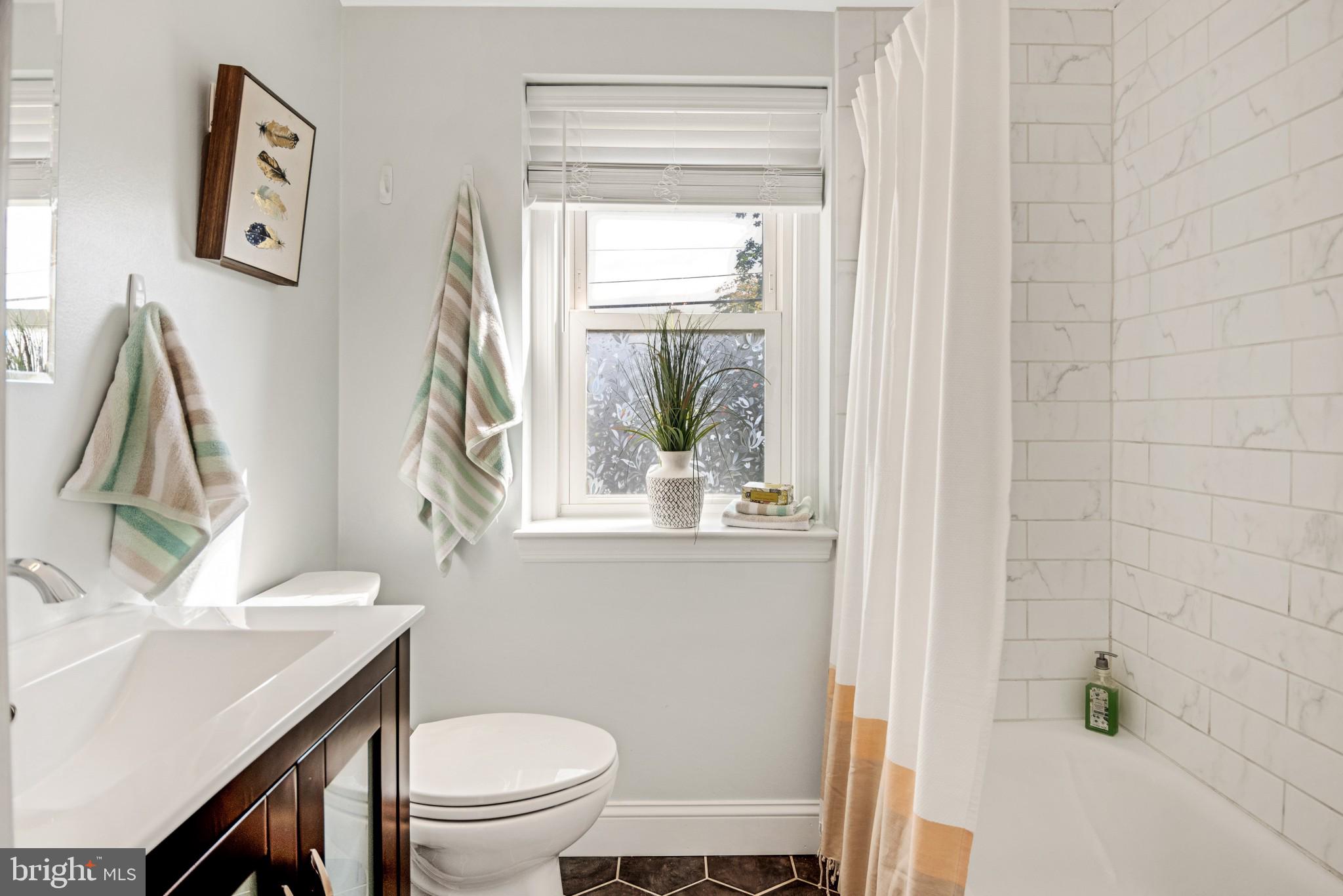 310 Earlington Road Havertown, PA 19083 - Photo 15 of 30 Stylishly updated full hall bath