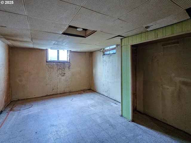 a view of a livingroom with a fireplace