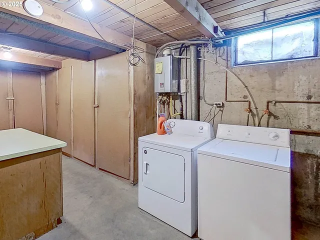 a view of a storage & utility room