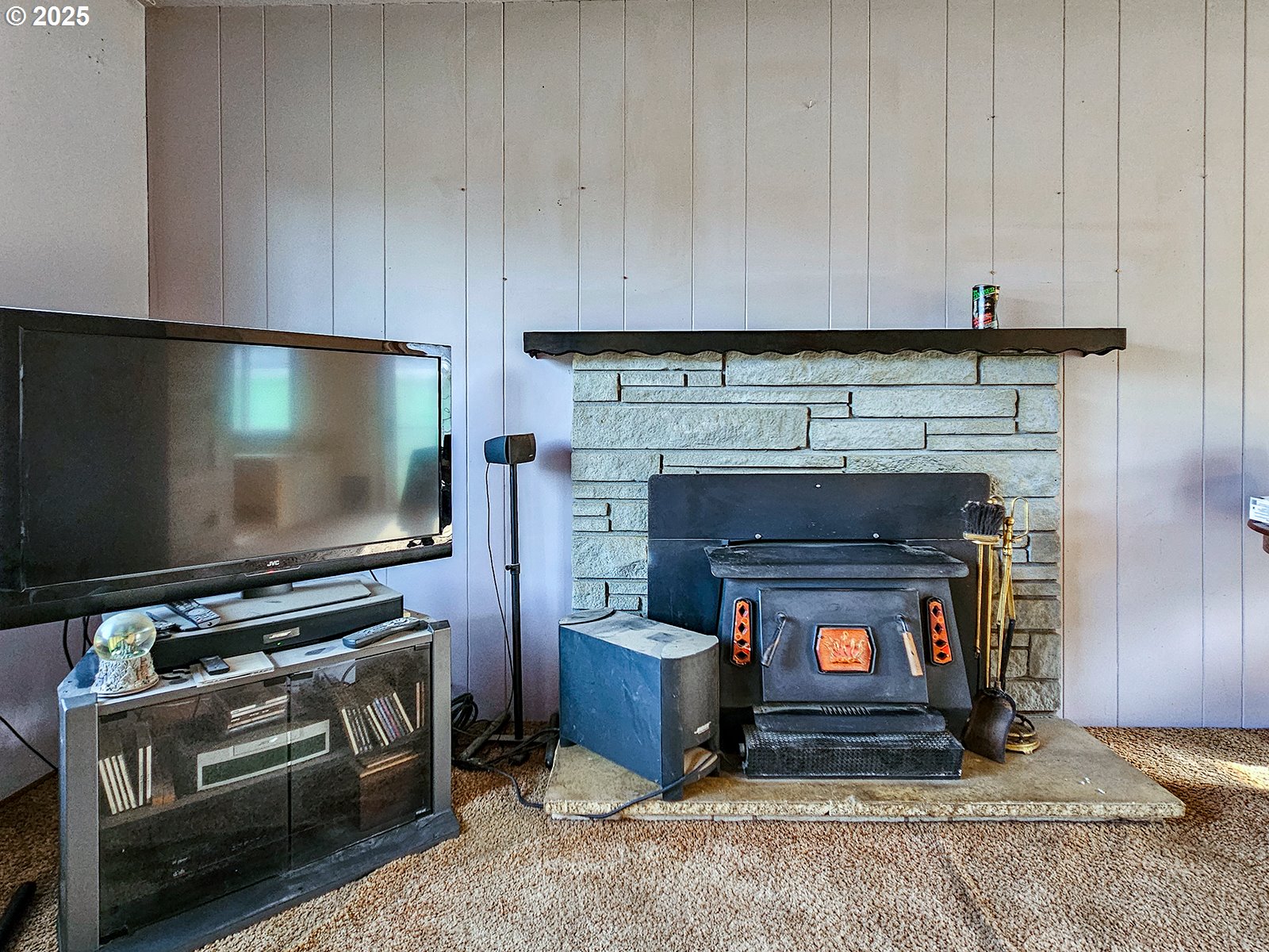 7750 North Decatur Street Portland, OR 97203 - Photo 5 of 28 a living room with furniture a flat screen tv and a fireplace