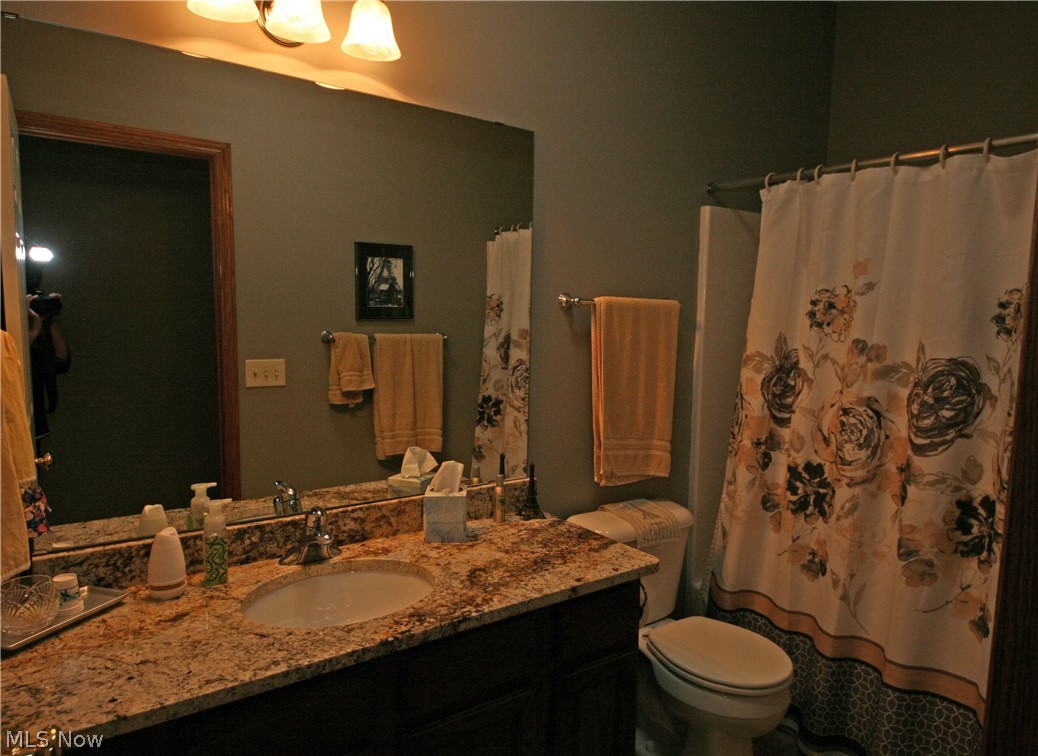 107 Timber Ridge Drive Elyria, OH 44035 - Photo 17 of 34 Full bath with beautiful granite counter.