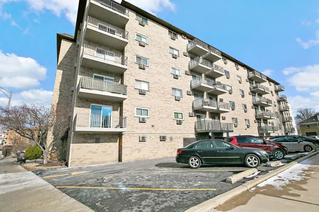 $165,000 | 300 Circle Avenue, Unit 5G, Forest Park, IL 60130