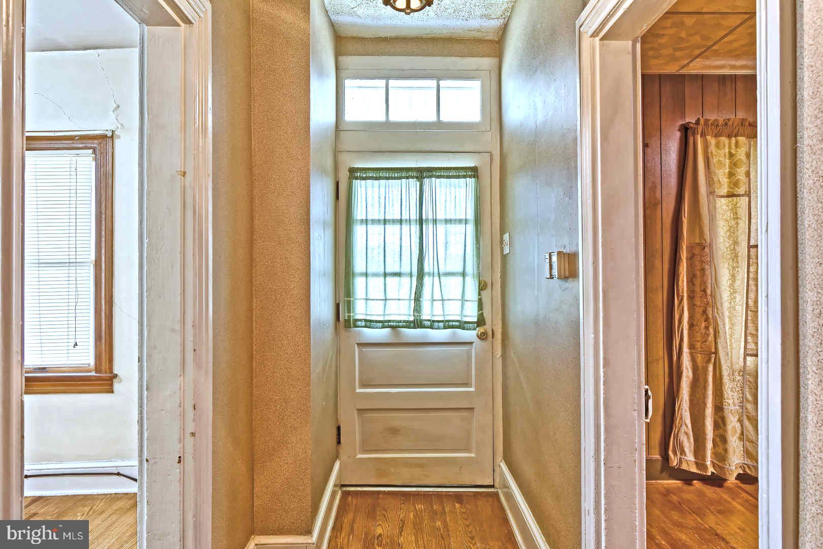 409 Cohansey Friesburg Road Alloway, NJ 08318 - Photo 8 of 25 Center hall front entrance