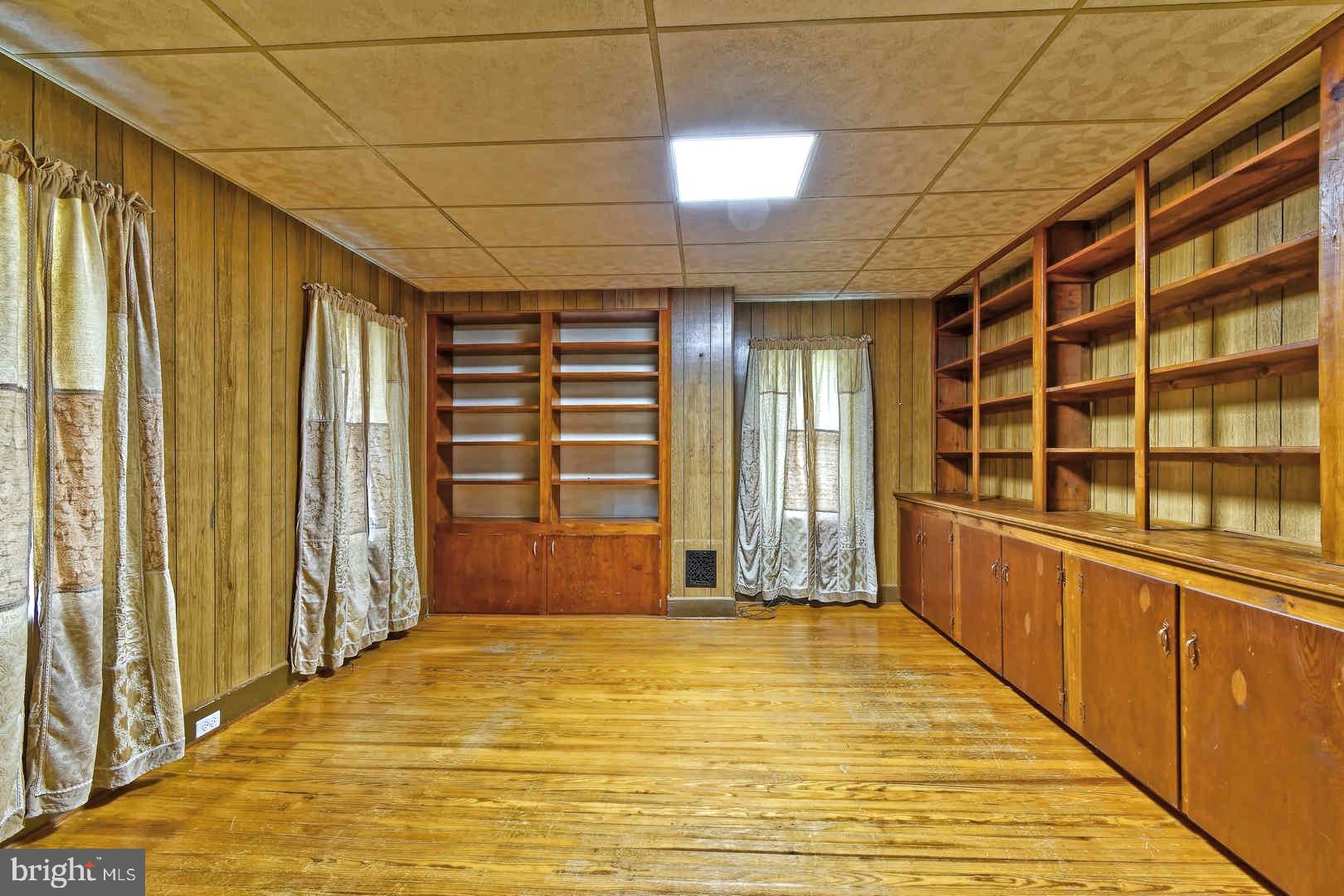 409 Cohansey Friesburg Road Alloway, NJ 08318 - Photo 9 of 25 Office offers built-in bookcases