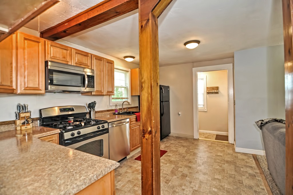 73 Appleton Circle Fitchburg, MA 01420 - Photo 8 of 29