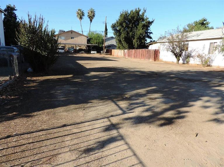 840 East Duff Avenue Reedley, CA 93654 - Photo 1 of 5