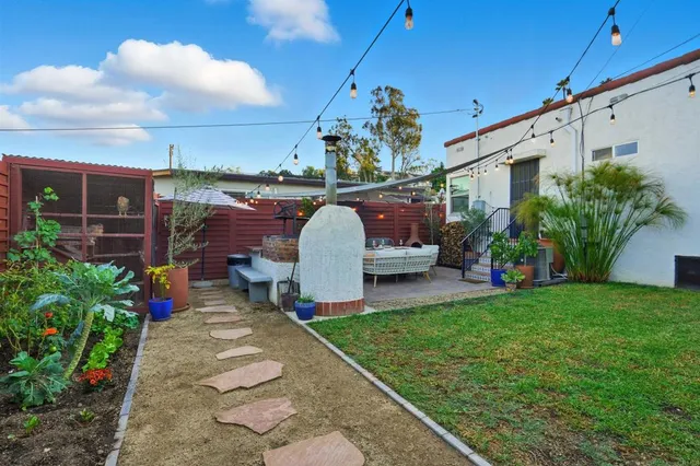 a view of a back yard of the house