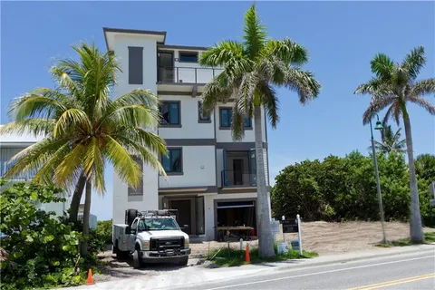 $3,950,000 | 422 South Ocean Drive, Hutchinson Island, FL 34949