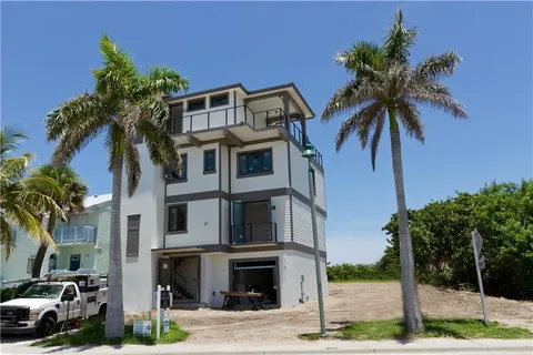 $3,950,000 | 422 South Ocean Drive, Hutchinson Island, FL 34949