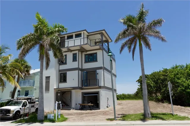 $3,950,000 | 422 South Ocean Drive, Hutchinson Island, FL 34949