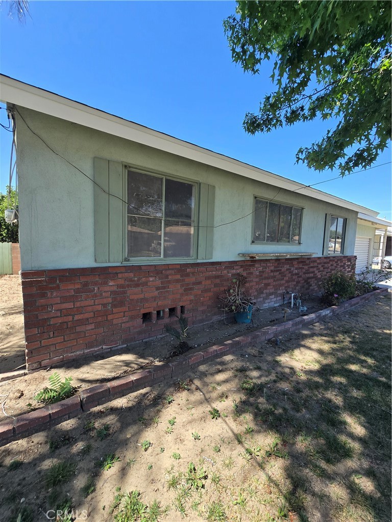 237 West Van Koevering Street Rialto, CA 92376 - Photo 2 of 9