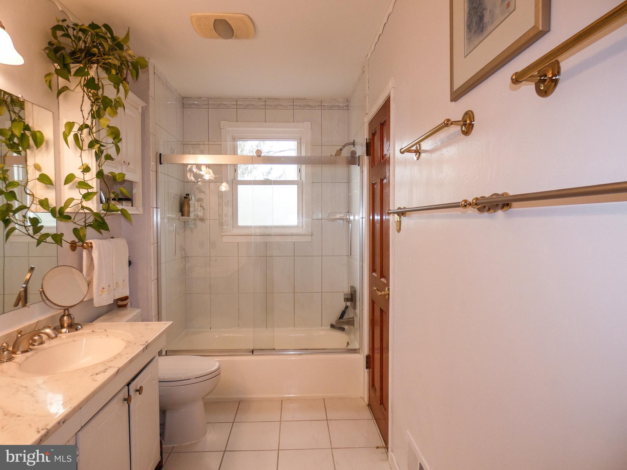 46 Lincoln Drive Laurel Springs, NJ 08021 - Photo 45 of 56 Main Bathroom - Main Level