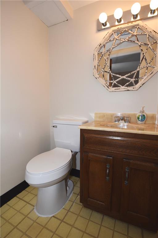 1324 Akehurst Road Pittsburgh, PA 15220 - Photo 7 of 25 Gallery Image 7