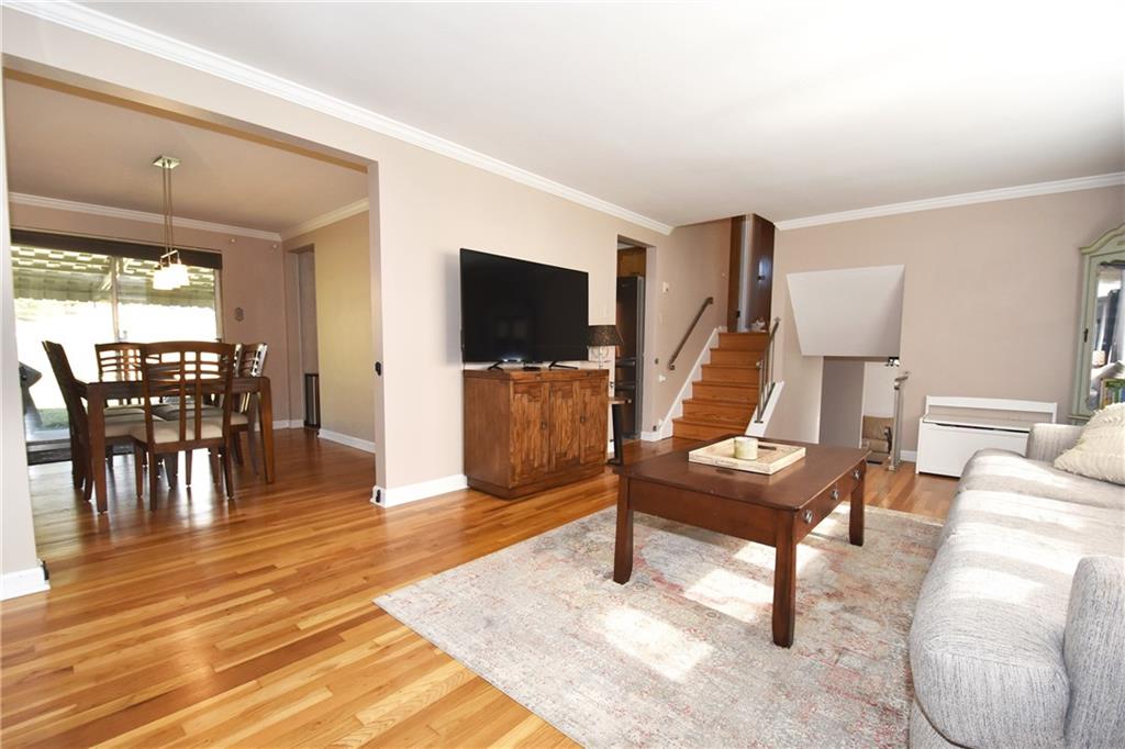 1324 Akehurst Road Pittsburgh, PA 15220 - Photo 10 of 25 Gallery Image 10