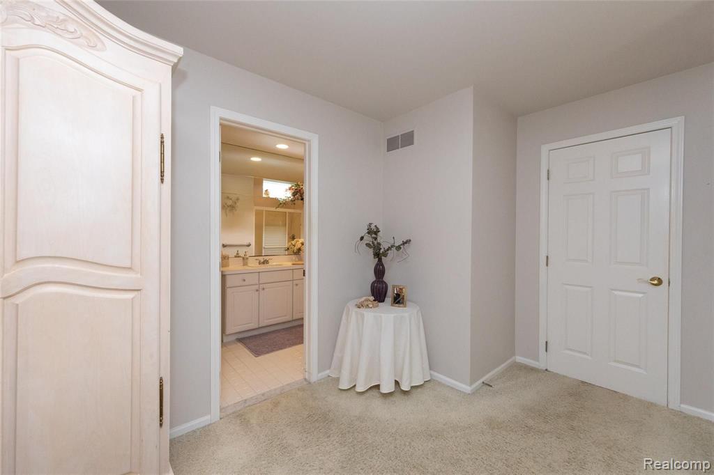 6560 Summit Ridge, Unit 38 Clarkston, MI 48346 - Photo 34 of 70
