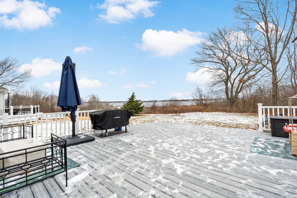 12 Lane 6 Warwick, RI 02888 - Photo 3 of 28