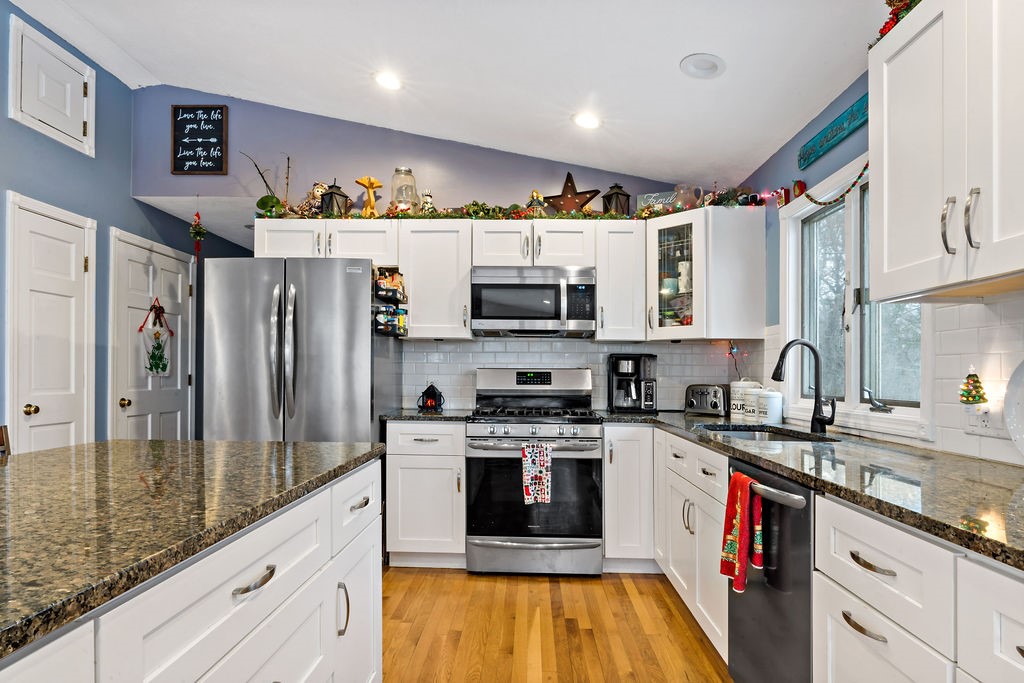 12 Lane 6 Warwick, RI 02888 - Photo 10 of 28