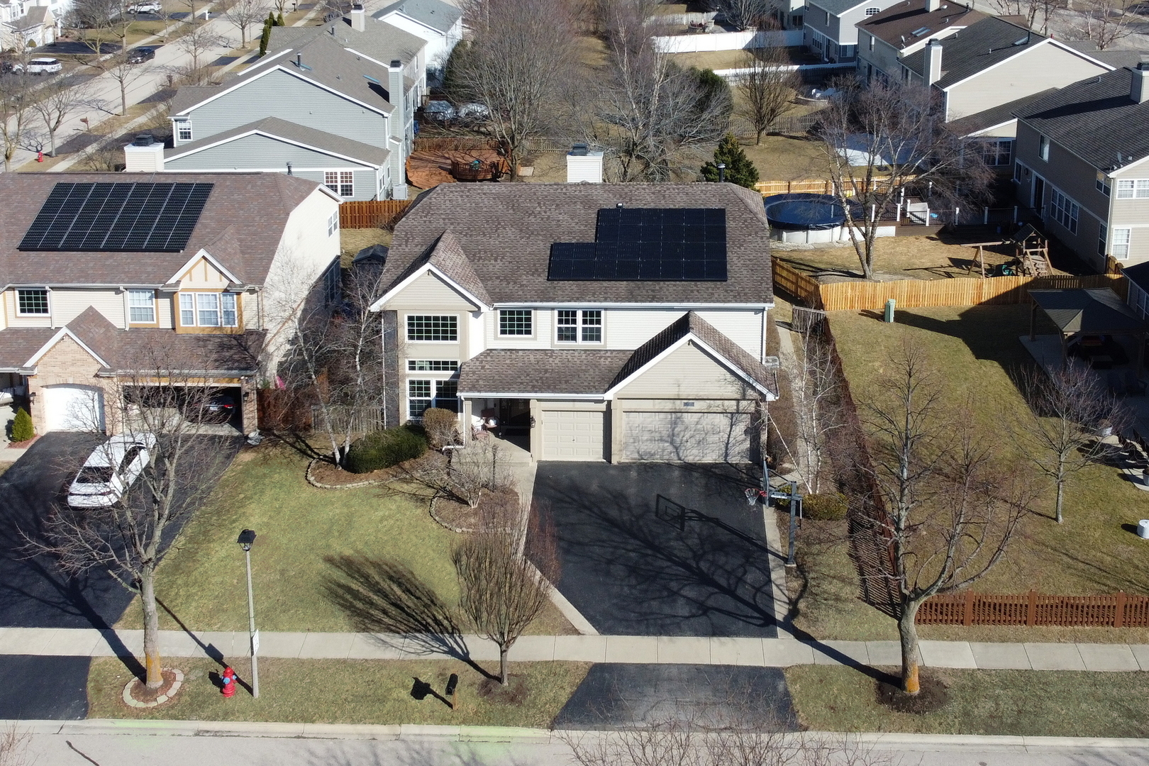 1135 Hadley Circle Gurnee, IL 60031 - Photo 4 of 60 an aerial view of a house with swimming pool