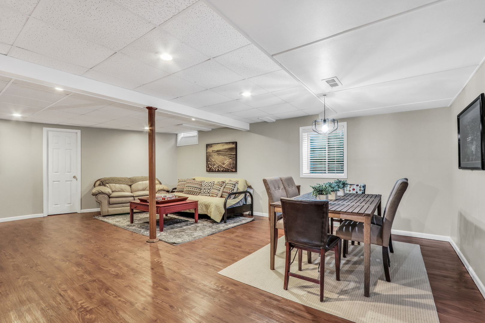 1135 Hadley Circle Gurnee, IL 60031 - Photo 42 of 60 a living room with furniture and a large window