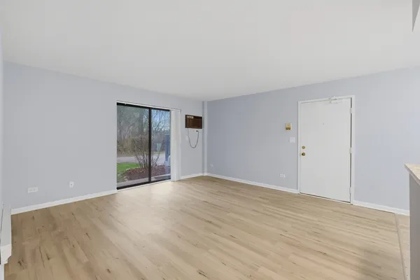 $150,000 | 621 South Virginia Road, Unit 107, Crystal Lake, IL 60014