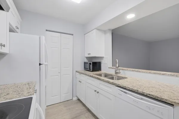 $150,000 | 621 South Virginia Road, Unit 107, Crystal Lake, IL 60014