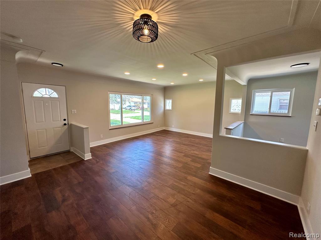 7254 Gerald Avenue Warren, MI 48092 - Photo 3 of 25