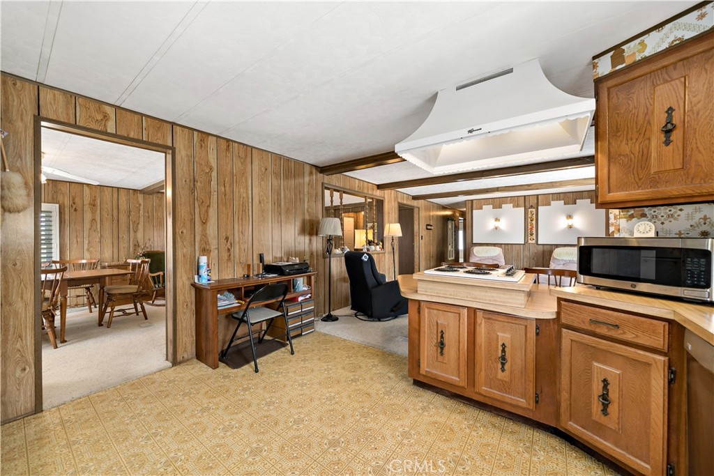 33950 Plowshare Road Wildomar, CA 92595 - Photo 27 of 62 a view of a kitchen
