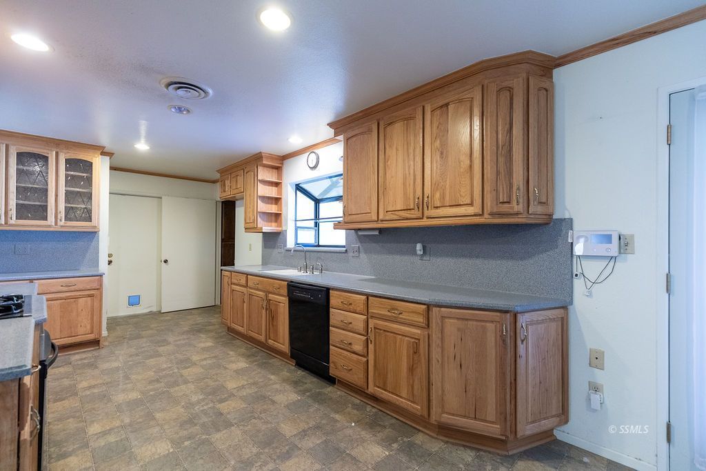 724 West Kevin Court Ridgecrest, CA 93555 - Photo 14 of 43 Gallery Image 14