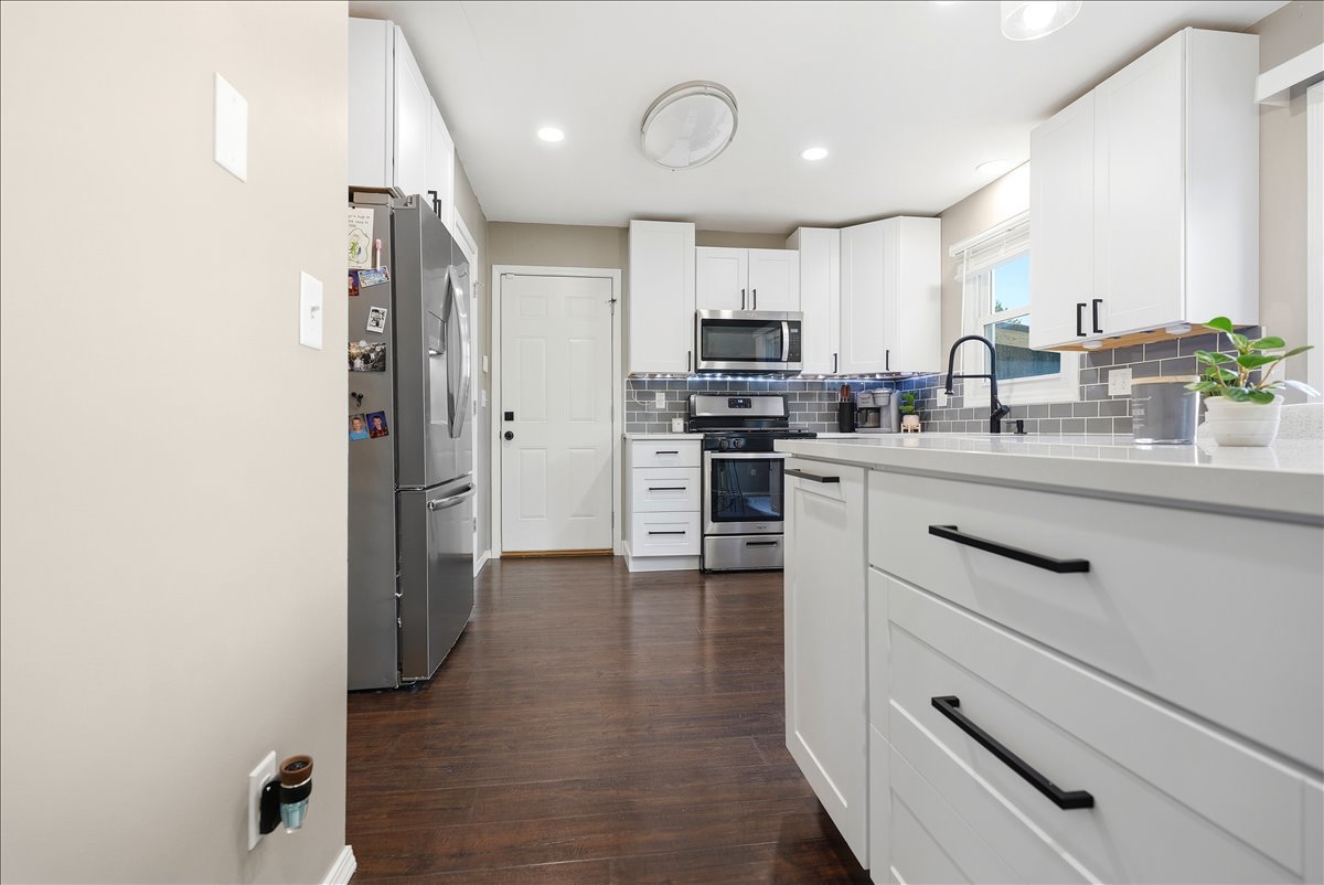 2830 Rocksbury Drive Bloomington, IL 61705 - Photo 12 of 37