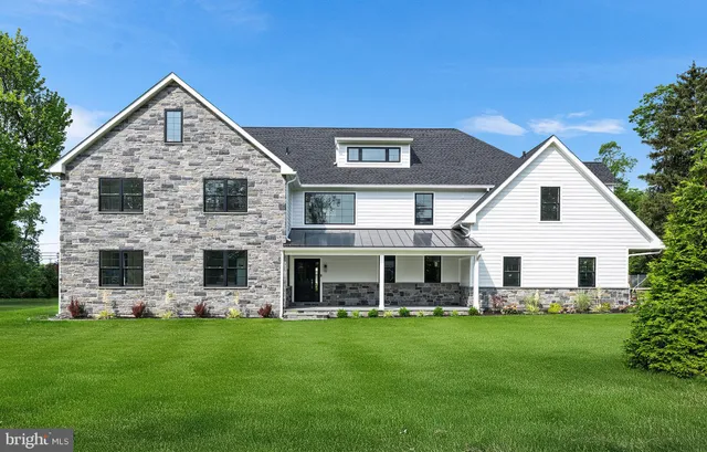 $2,710,000 | 222 Hunters Lane, Wayne, PA 19087