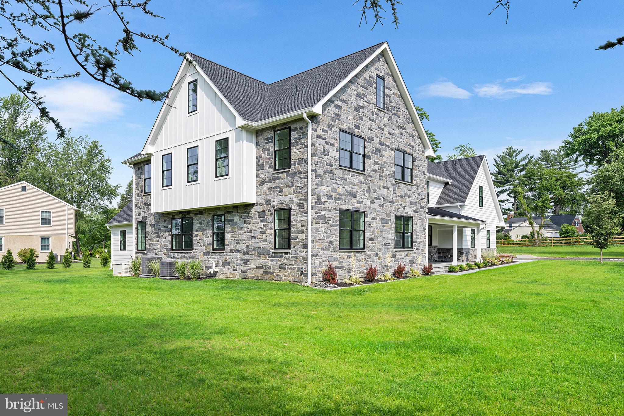 222 Hunters Lane Wayne, PA 19087 - Photo 3 of 46 Gallery Image 3