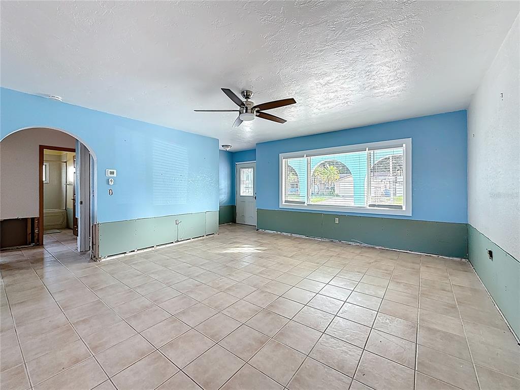 4869 Shell Stream Boulevard New Port Richey, FL 34652 - Photo 15 of 46 a view of a livingroom with a ceiling fan and window
