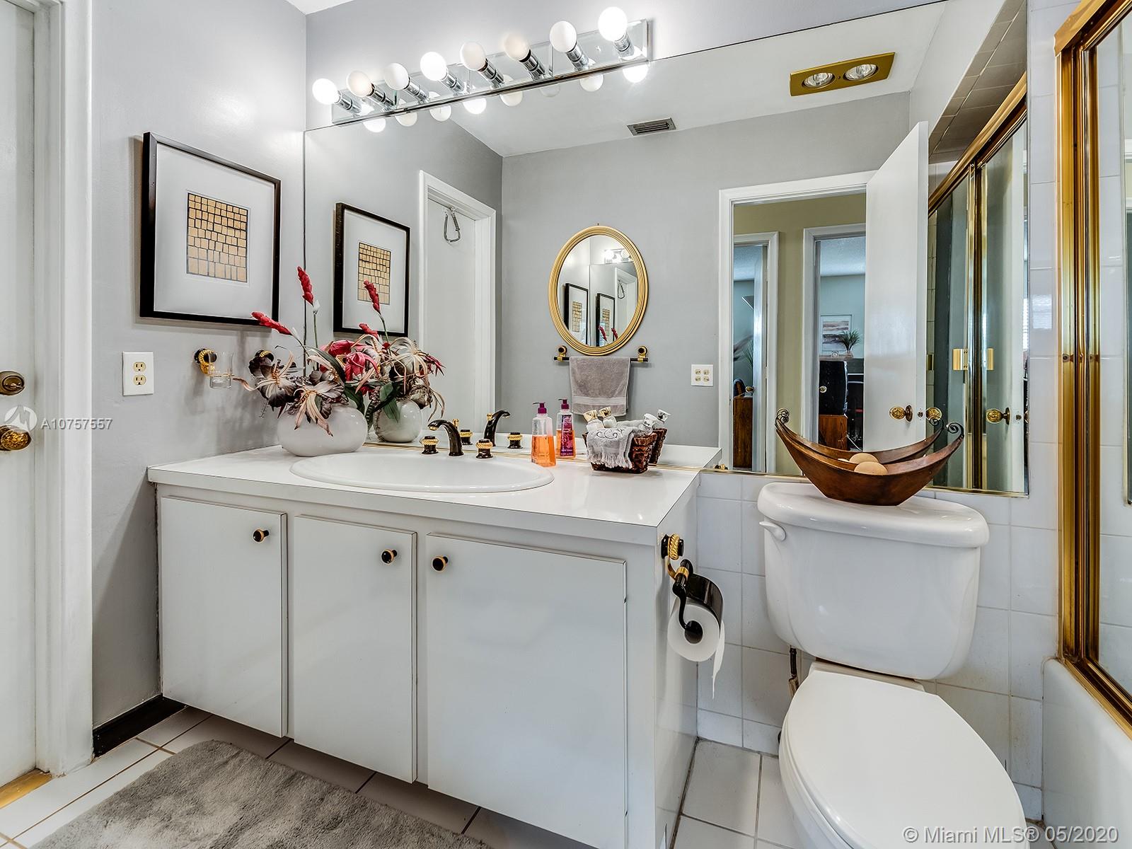 3680 North Park Road Hollywood, FL 33021 - Photo 21 of 25 2nd Bathroom