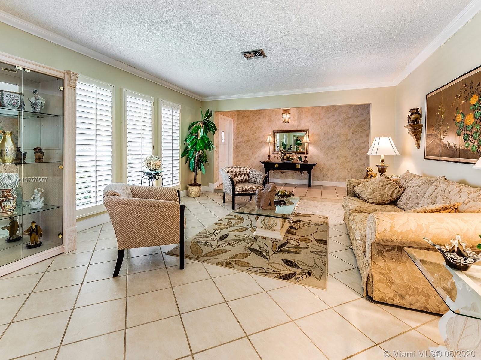 3680 North Park Road Hollywood, FL 33021 - Photo 4 of 25 Living Room
