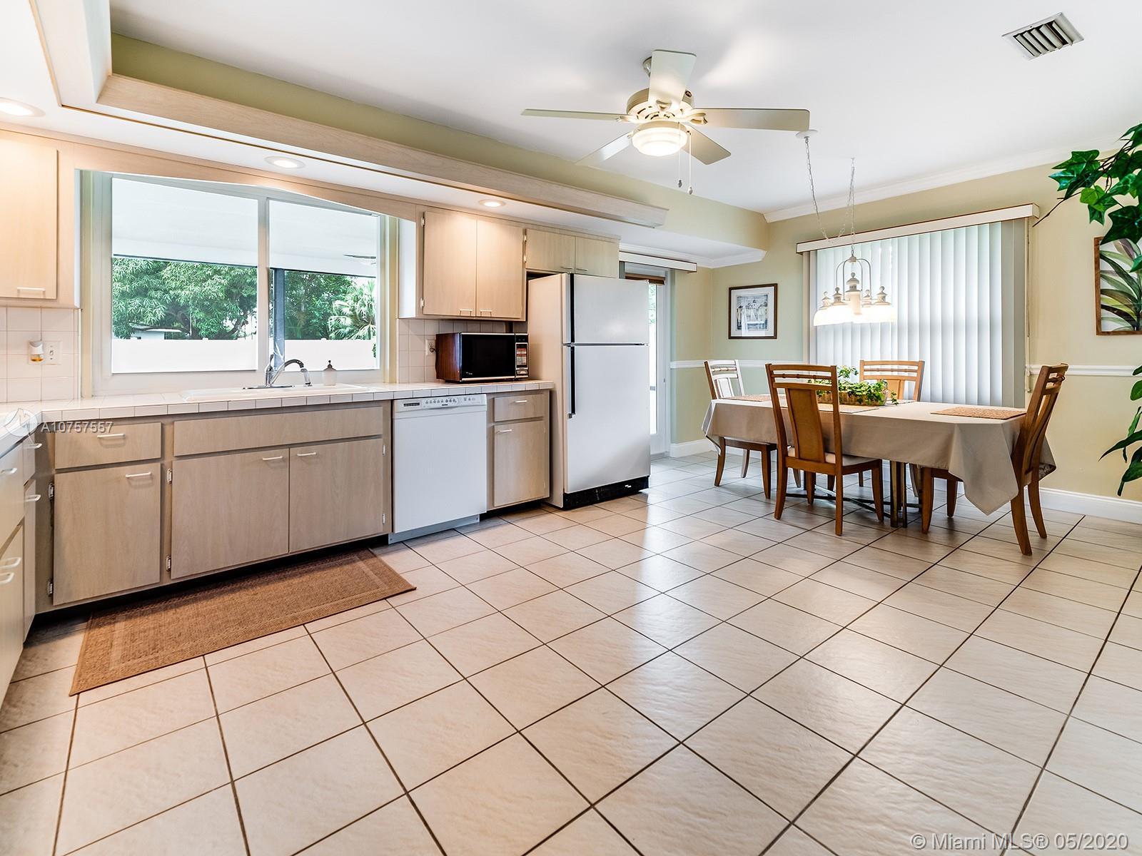 3680 North Park Road Hollywood, FL 33021 - Photo 7 of 25 Kitchen dining
