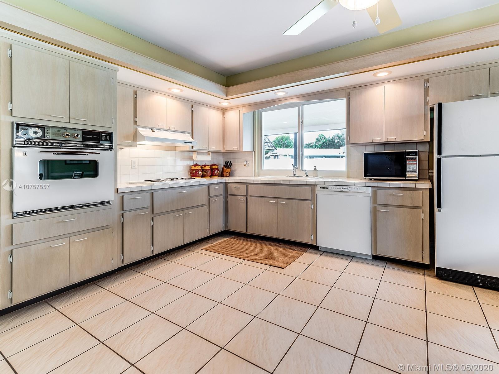 3680 North Park Road Hollywood, FL 33021 - Photo 8 of 25 Kitchen